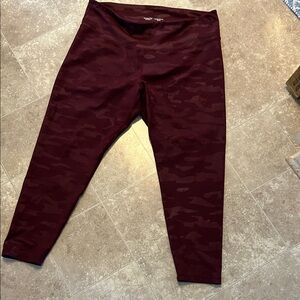XXL Women’s Maroon Camouflage Leggings Old Navy